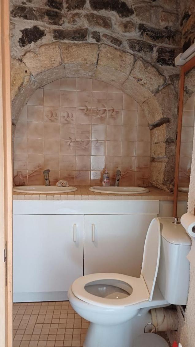 Appartement Chaleureux Dans Une Maison En Pierre Mireval Exteriör bild